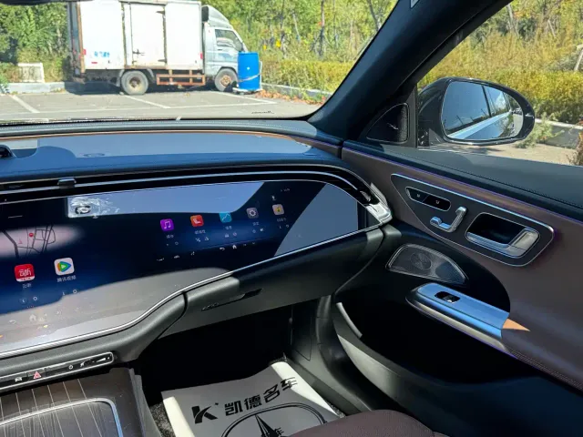 Mercedes-Benz E-Class — Фото автомобиля 14