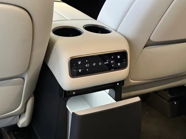 Li Auto MEGA — Фото автомобиля 12