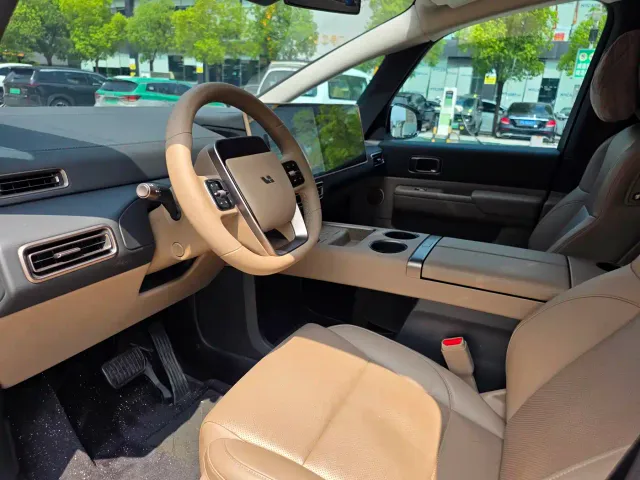 Li Auto MEGA — Фото автомобиля 6