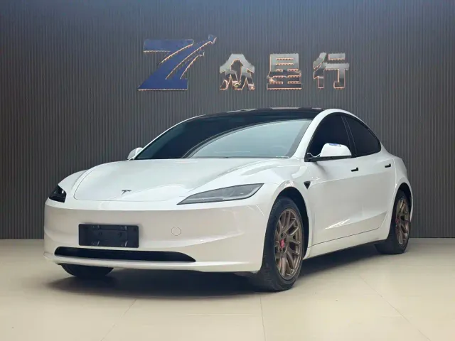 Фотография автомобиля — Tesla Model 3