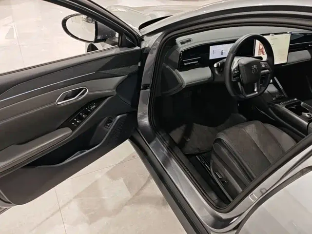 BYD Qin L — Фото автомобиля 20