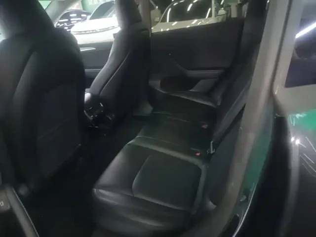 Tesla Model Y — Фото автомобиля 16