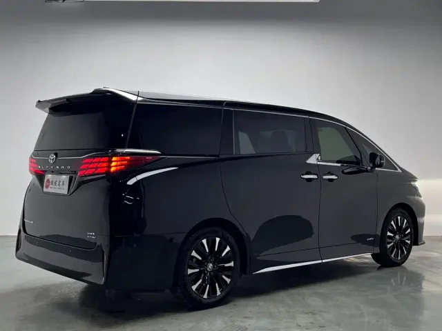 Toyota Alphard — Фото автомобиля 22