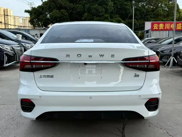Roewe i5 — Фото автомобиля 11