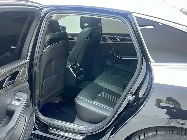Hongqi H9 — Фото автомобиля 13