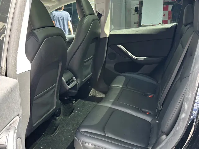 Tesla Model Y — Фото автомобиля 11