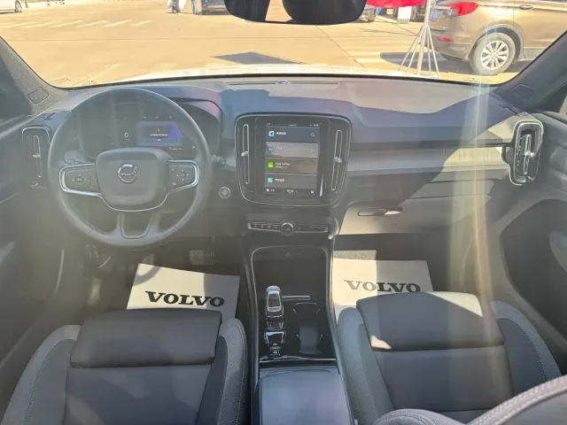 Volvo XC40 — Фото автомобиля 5