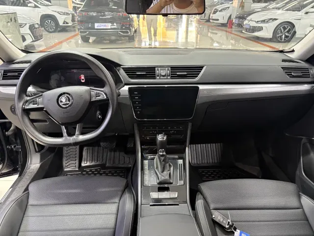 Skoda Superb — Фото автомобиля 6