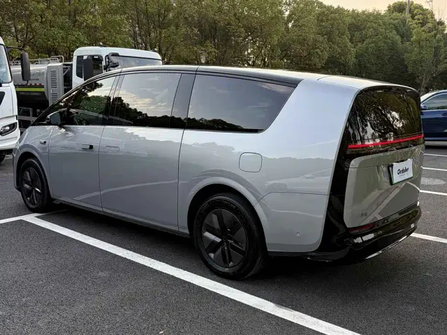Li Auto MEGA — Фото автомобиля 5