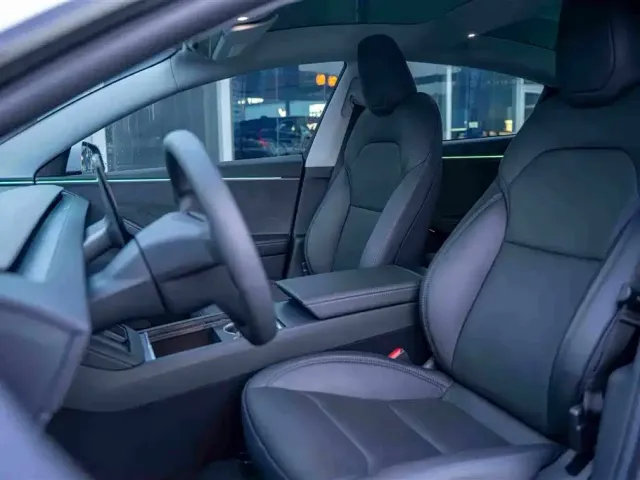 Tesla Model 3 2025 Long Range All-Wheel Drive — Фото автомобиля 12