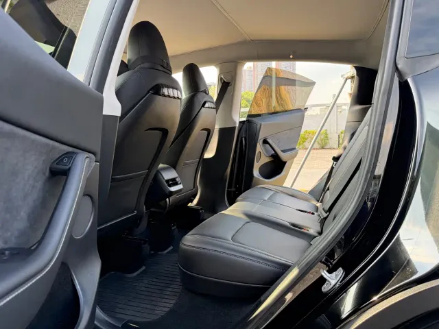 Tesla Model Y — Фото автомобиля 8
