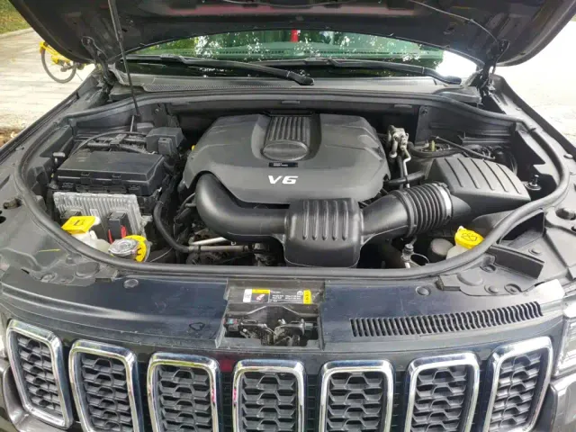 Jeep Grand Cherokee — Фото автомобиля 10