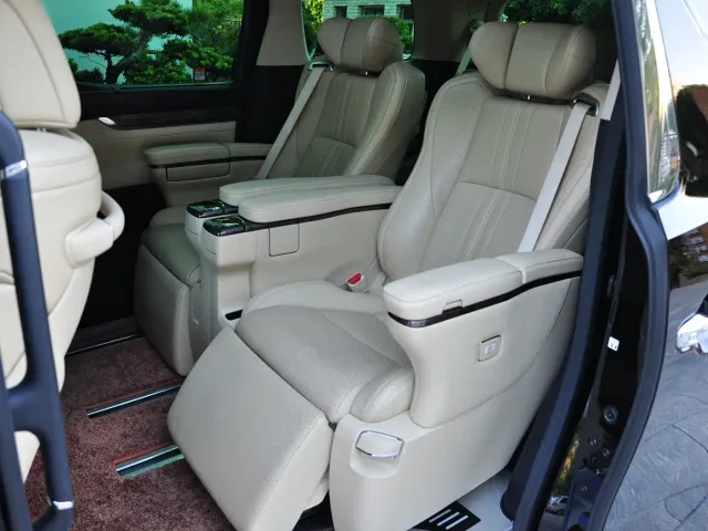 Toyota Alphard — Фото автомобиля 8
