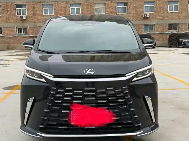 Lexus LM — Фото автомобиля 3