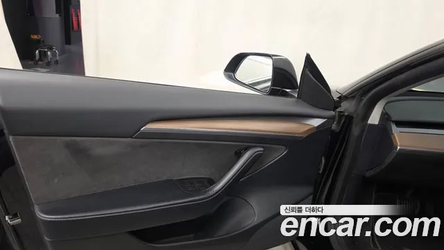 Tesla Model 3 — Фото автомобиля 13