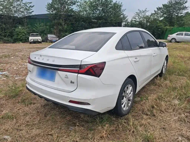 Roewe i5 — Фото автомобиля 4