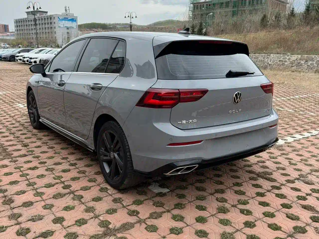 Volkswagen Golf — Фото автомобиля 6