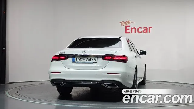 Mercedes-Benz E-Class — Фото автомобиля 4