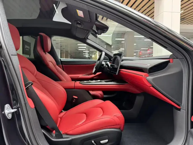 Xiaomi SU7 — Фото автомобиля 17