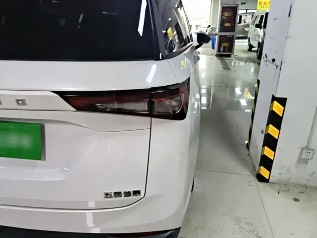 Wuling Jiachen — Фото автомобиля 7