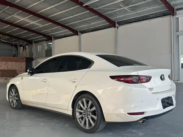 Mazda Axela — Фото автомобиля 7