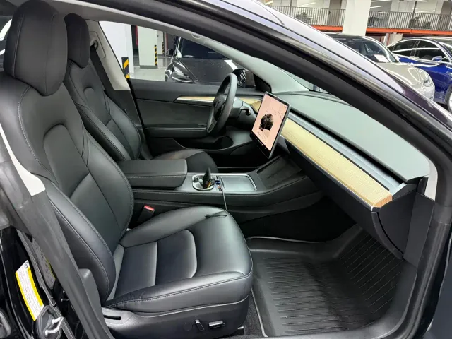 Tesla Model 3 — Фото автомобиля 9