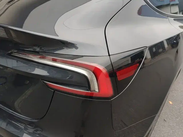 Tesla Model 3 — Фото автомобиля 7