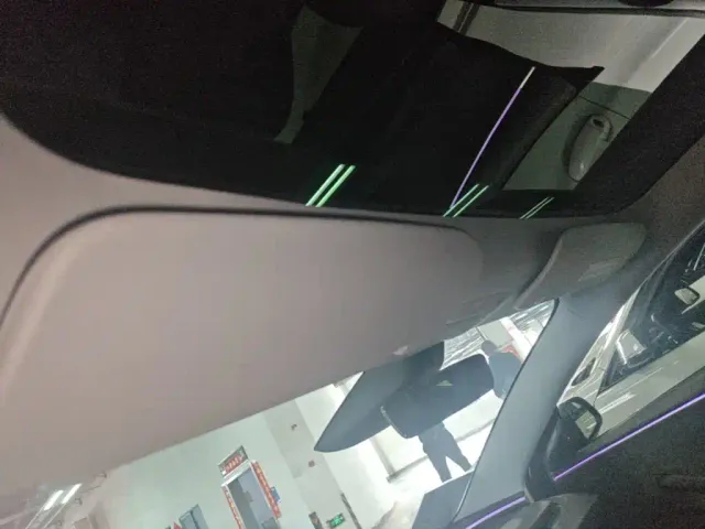 Tesla Model 3 — Фото автомобиля 17