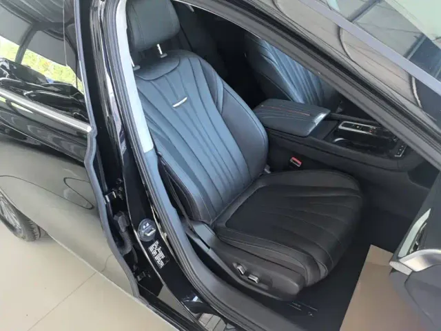 Hongqi H5 — Фото автомобиля 24