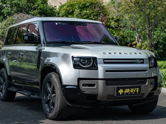 Land Rover Defender — Фото автомобиля 4