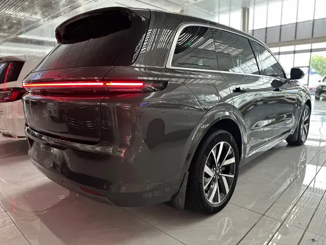 Li Auto L8 — Фото автомобиля 18