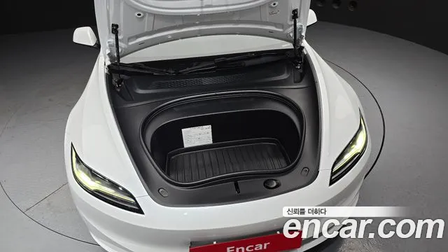Tesla Model 3 — Фото автомобиля 2
