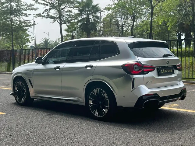 BMW iX3 — Фото автомобиля 5