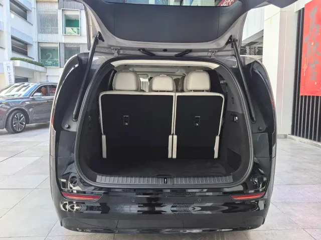 Li Auto MEGA — Фото автомобиля 9
