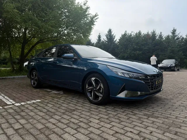 Hyundai Elantra — Фото автомобиля 2