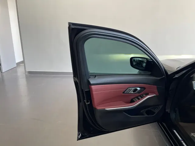 BMW 3 Series — Фото автомобиля 10