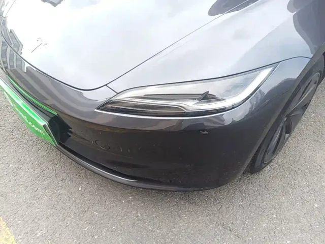 Tesla Model 3 — Фото автомобиля 23