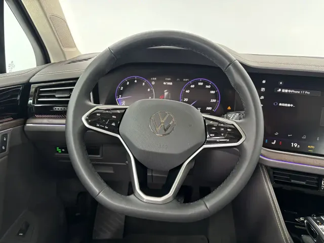 Volkswagen Touareg — Фото автомобиля 16