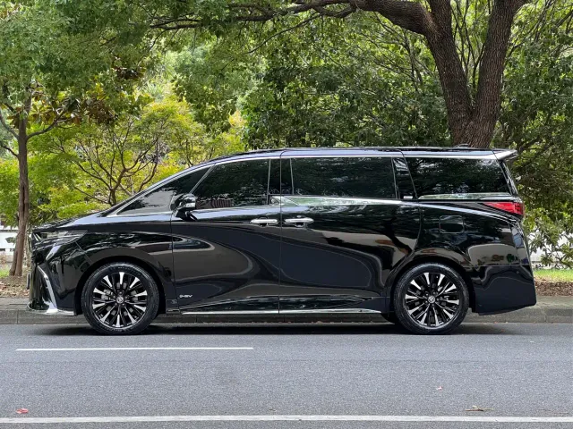 Toyota Alphard — Фото автомобиля 4