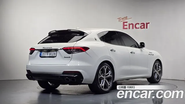 Maserati Levante — Фото автомобиля 2