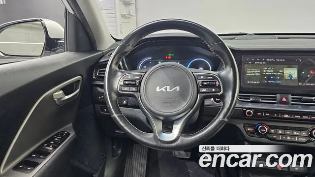 Kia Niro — Фото автомобиля 19
