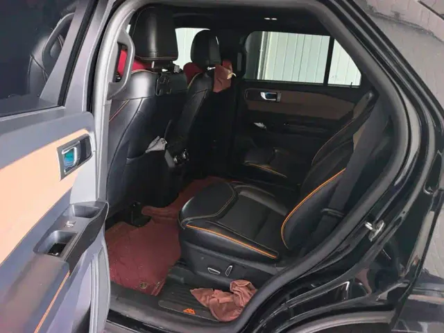 Ford Explorer — Фото автомобиля 11