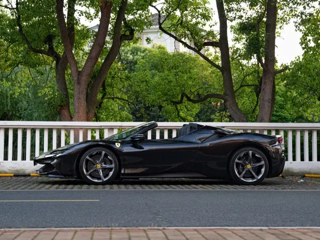 Ferrari SF90 — Фото автомобиля 10