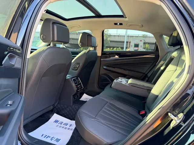 Volkswagen Passat — Фото автомобиля 9