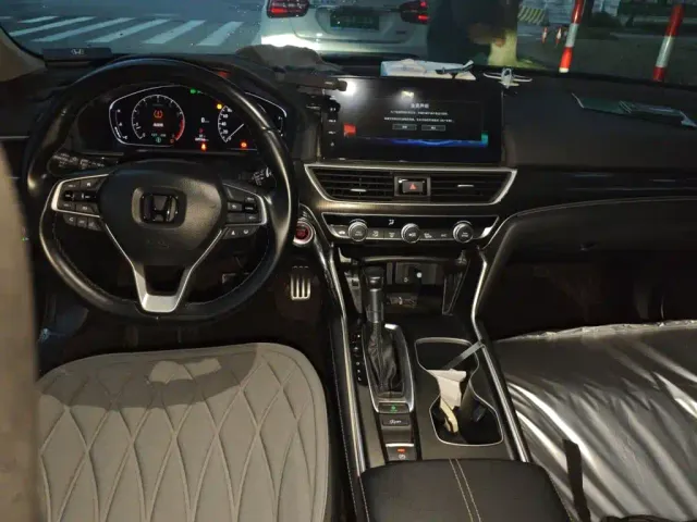Honda Accord — Фото автомобиля 10