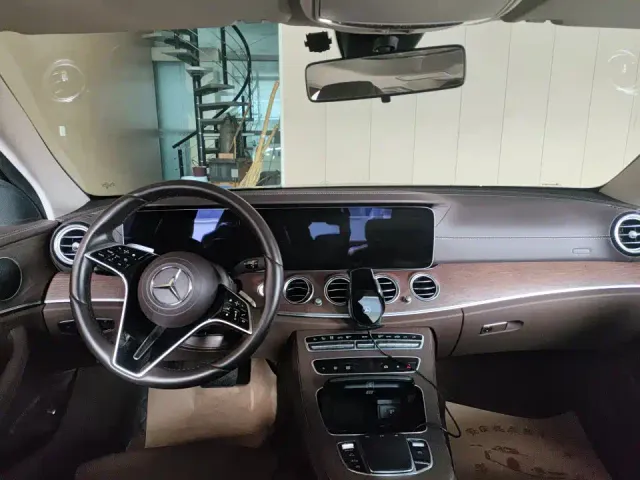 Mercedes-Benz E-Class — Фото автомобиля 7