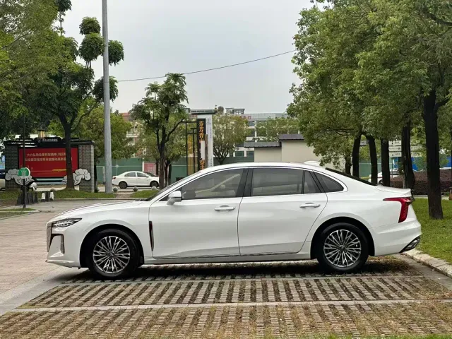 Hongqi H5 — Фото автомобиля 9