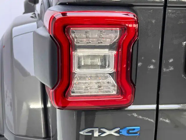 Jeep Wrangler 4xe — Фото автомобиля 10