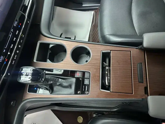 Toyota Granvia — Фото автомобиля 12