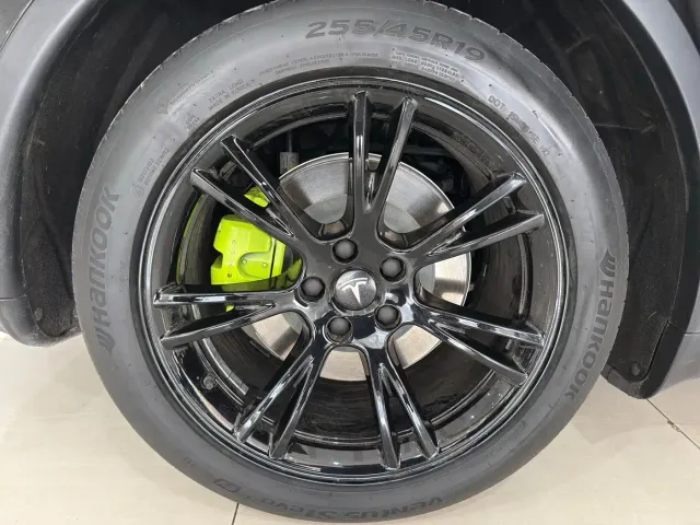 Tesla Model Y — Фото автомобиля 16
